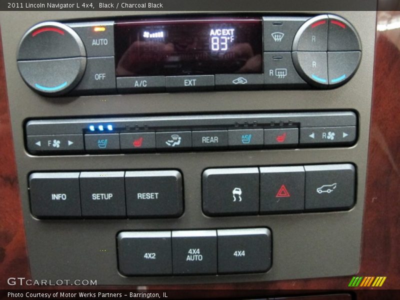 Black / Charcoal Black 2011 Lincoln Navigator L 4x4