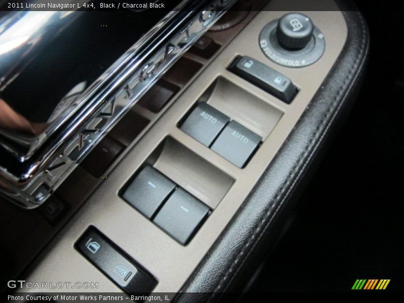 Black / Charcoal Black 2011 Lincoln Navigator L 4x4