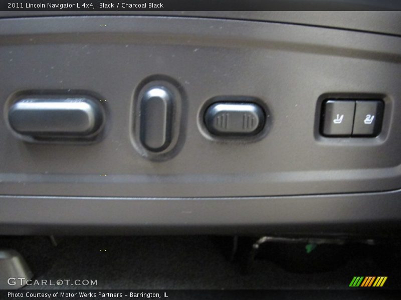 Black / Charcoal Black 2011 Lincoln Navigator L 4x4