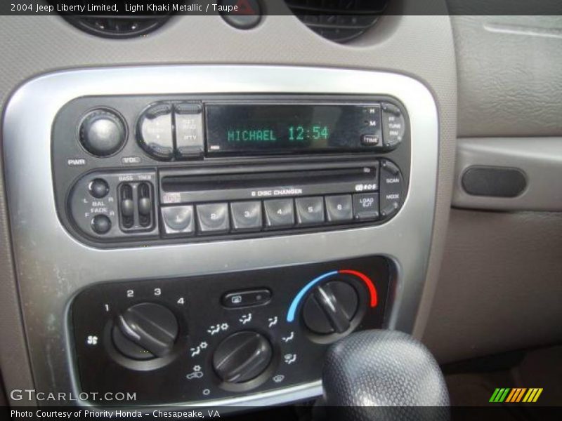 Light Khaki Metallic / Taupe 2004 Jeep Liberty Limited