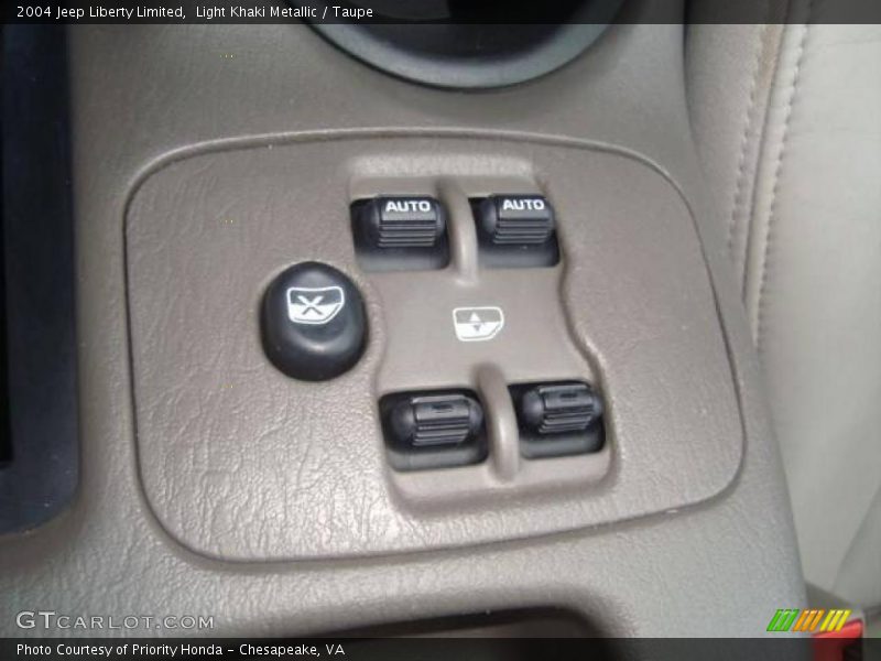 Light Khaki Metallic / Taupe 2004 Jeep Liberty Limited
