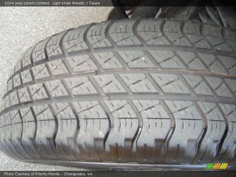 Light Khaki Metallic / Taupe 2004 Jeep Liberty Limited