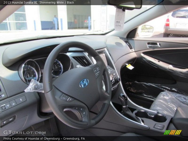 Shimmering White / Black 2013 Hyundai Sonata SE