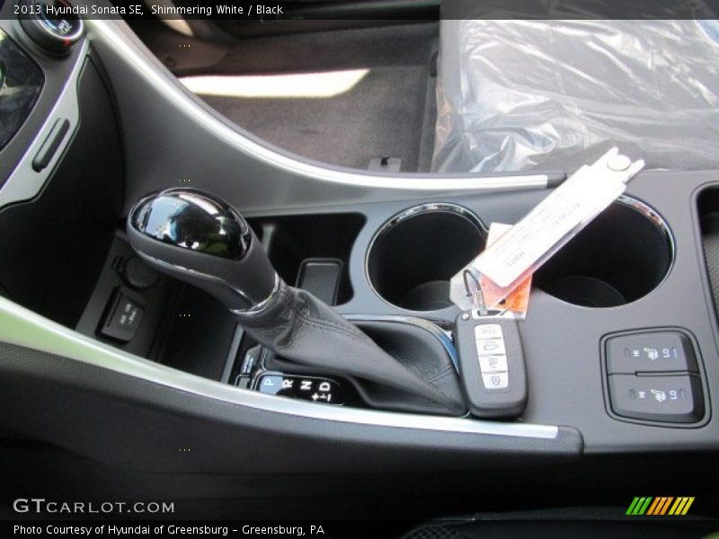 Shimmering White / Black 2013 Hyundai Sonata SE