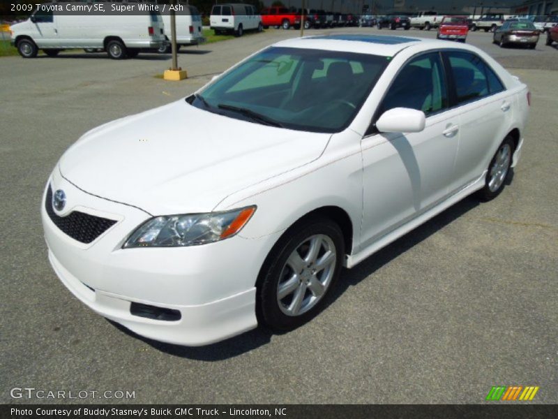 Super White / Ash 2009 Toyota Camry SE