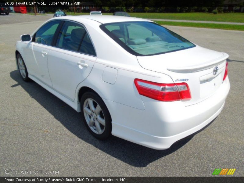 Super White / Ash 2009 Toyota Camry SE