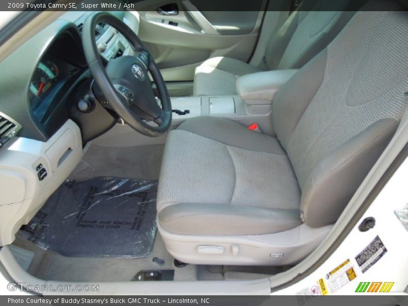 Super White / Ash 2009 Toyota Camry SE
