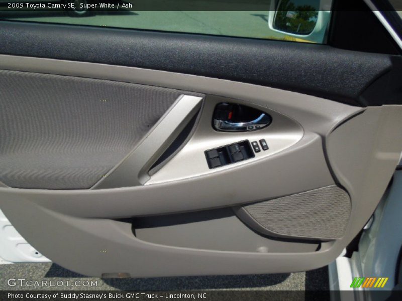 Super White / Ash 2009 Toyota Camry SE