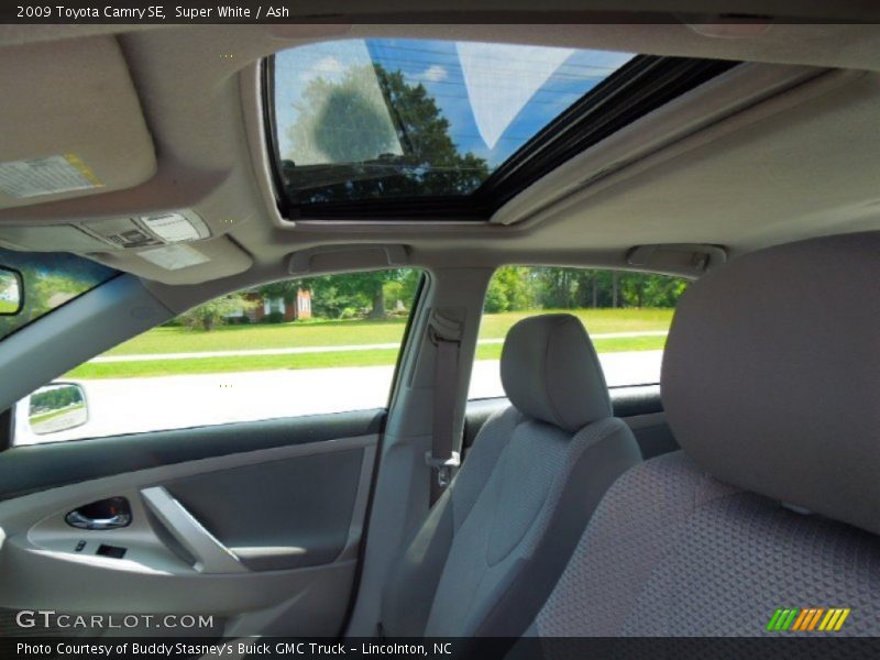 Super White / Ash 2009 Toyota Camry SE