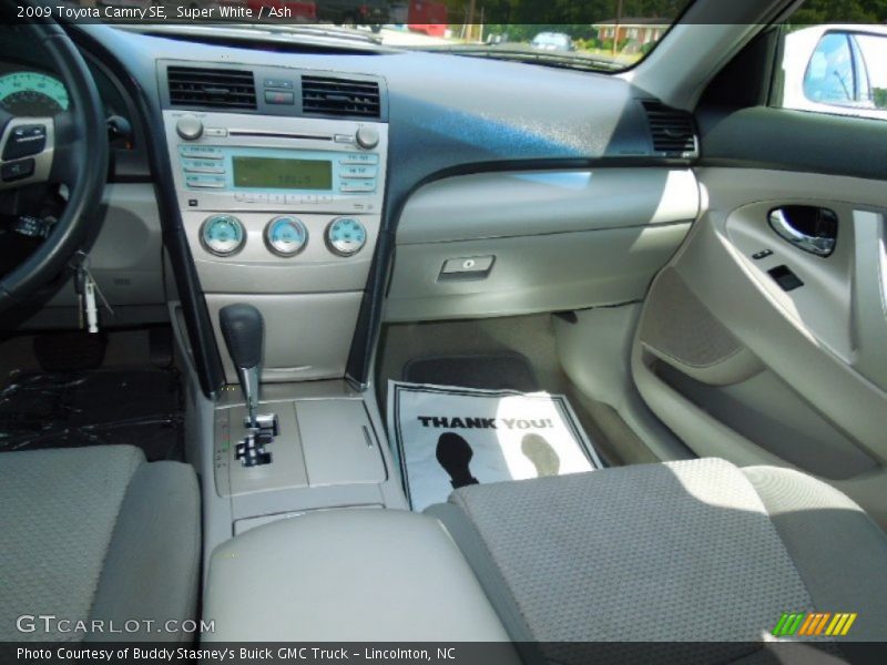 Super White / Ash 2009 Toyota Camry SE