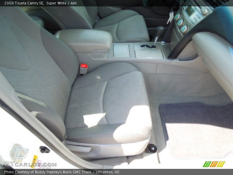 Super White / Ash 2009 Toyota Camry SE