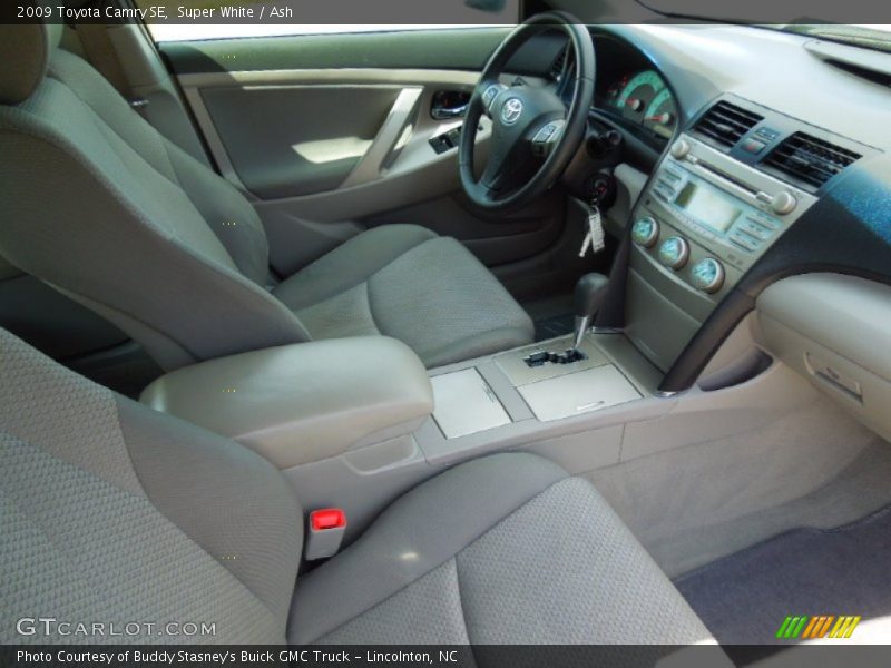 Super White / Ash 2009 Toyota Camry SE