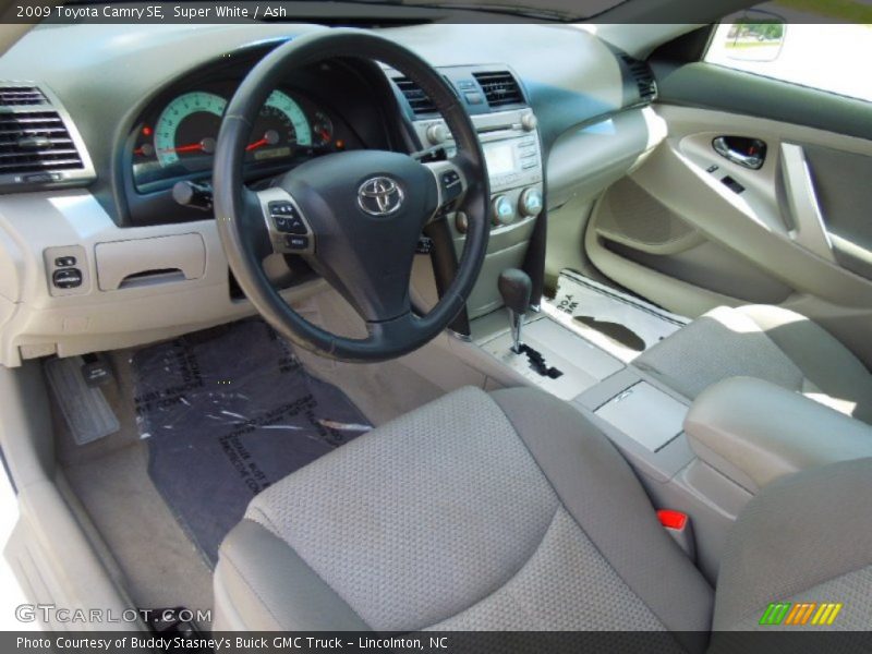 Super White / Ash 2009 Toyota Camry SE
