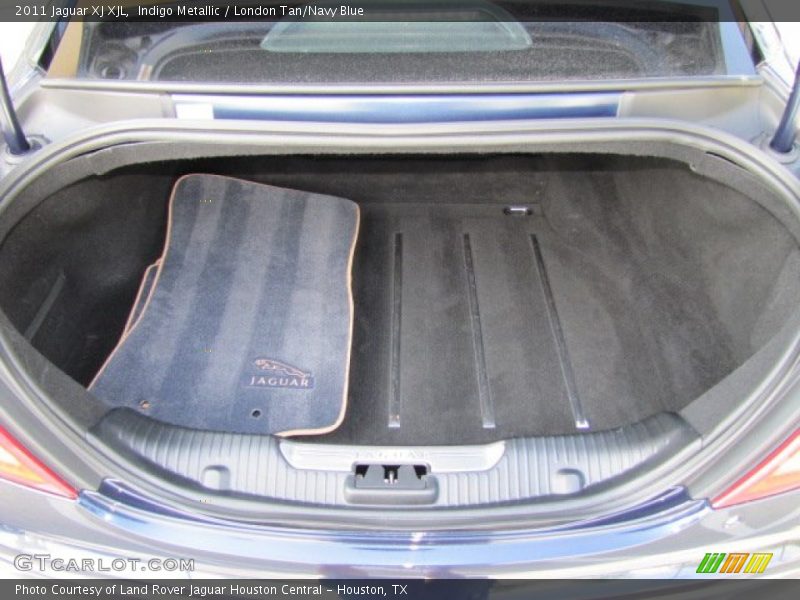  2011 XJ XJL Trunk