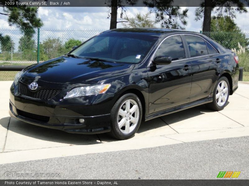 Front 3/4 View of 2009 Camry SE