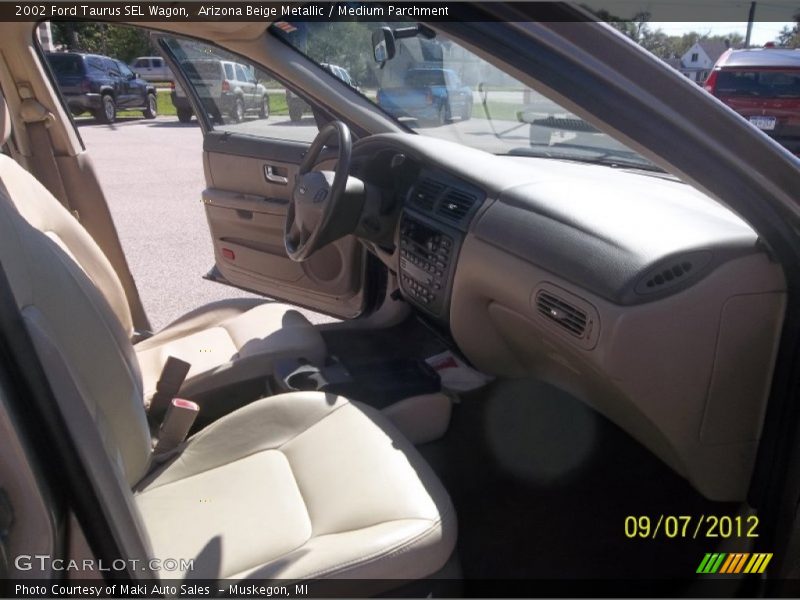 Arizona Beige Metallic / Medium Parchment 2002 Ford Taurus SEL Wagon