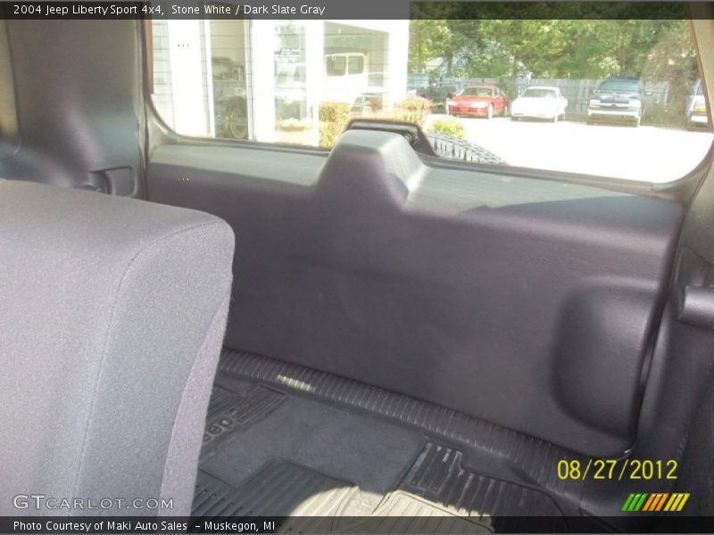 Stone White / Dark Slate Gray 2004 Jeep Liberty Sport 4x4