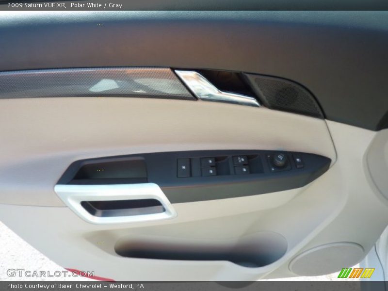 Polar White / Gray 2009 Saturn VUE XR