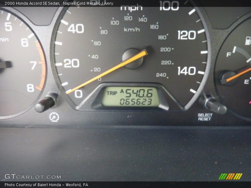 Naples Gold Metallic / Ivory 2000 Honda Accord SE Sedan