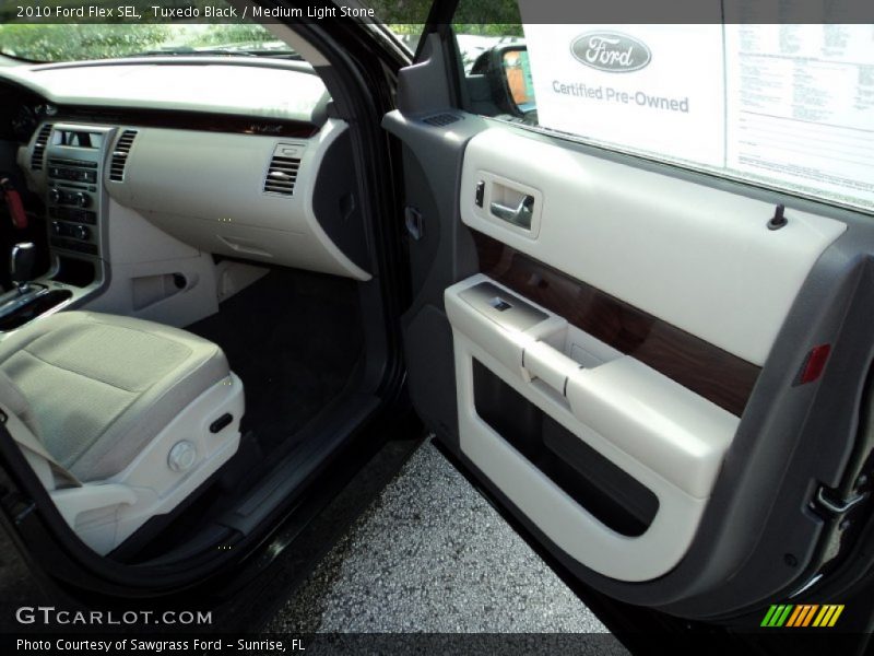 Tuxedo Black / Medium Light Stone 2010 Ford Flex SEL