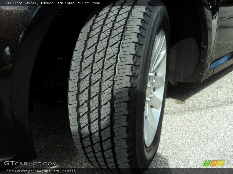 Tuxedo Black / Medium Light Stone 2010 Ford Flex SEL