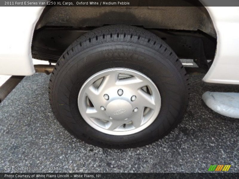Oxford White / Medium Pebble 2011 Ford E Series Van E250 XL Cargo
