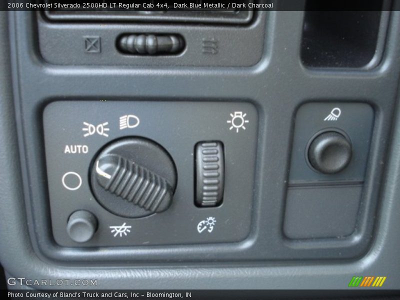 Controls of 2006 Silverado 2500HD LT Regular Cab 4x4