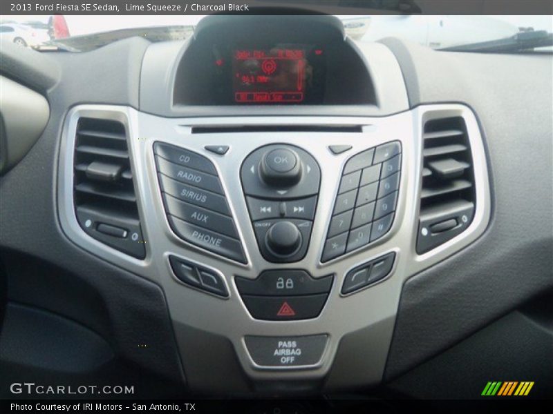 Lime Squeeze / Charcoal Black 2013 Ford Fiesta SE Sedan