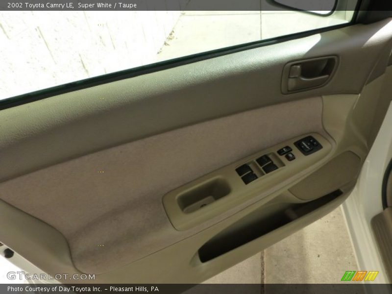 Super White / Taupe 2002 Toyota Camry LE