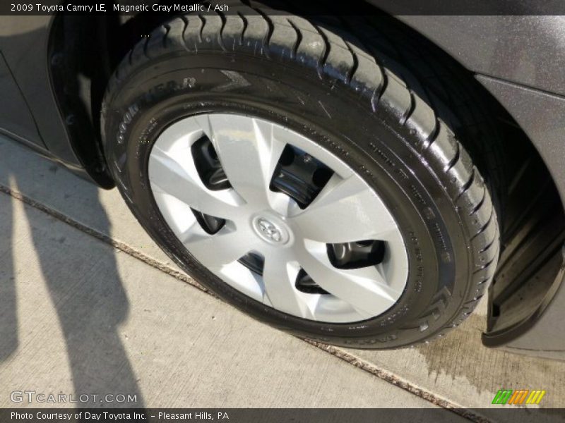 Magnetic Gray Metallic / Ash 2009 Toyota Camry LE