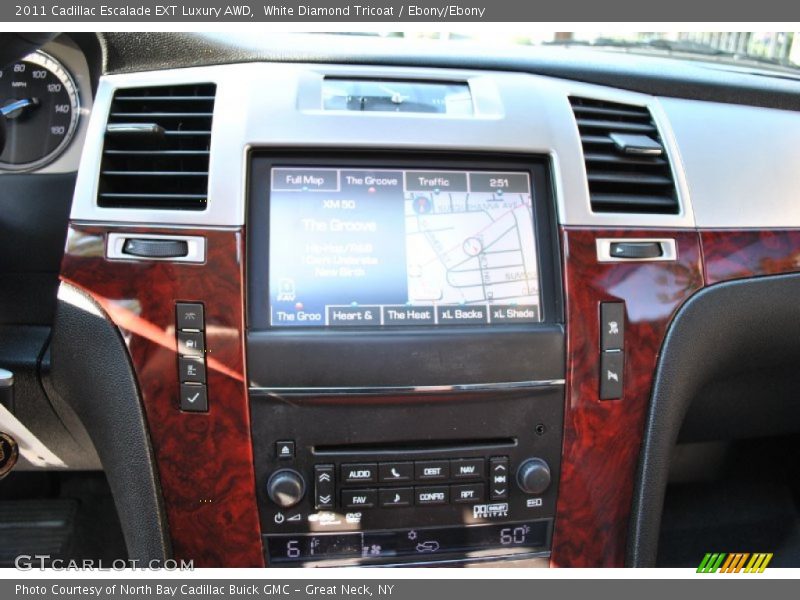 White Diamond Tricoat / Ebony/Ebony 2011 Cadillac Escalade EXT Luxury AWD