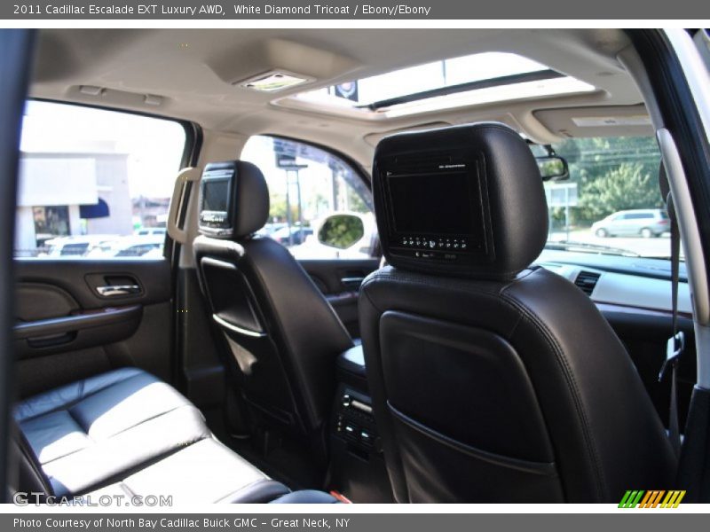 White Diamond Tricoat / Ebony/Ebony 2011 Cadillac Escalade EXT Luxury AWD