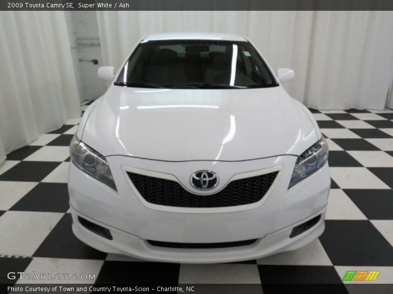 Super White / Ash 2009 Toyota Camry SE