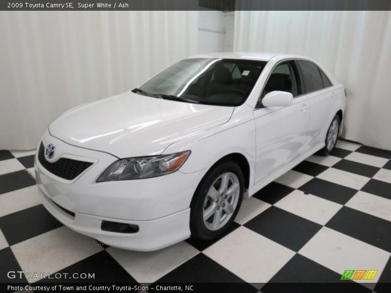 Super White / Ash 2009 Toyota Camry SE