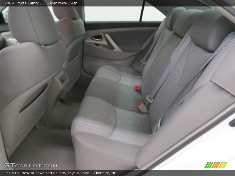 Super White / Ash 2009 Toyota Camry SE