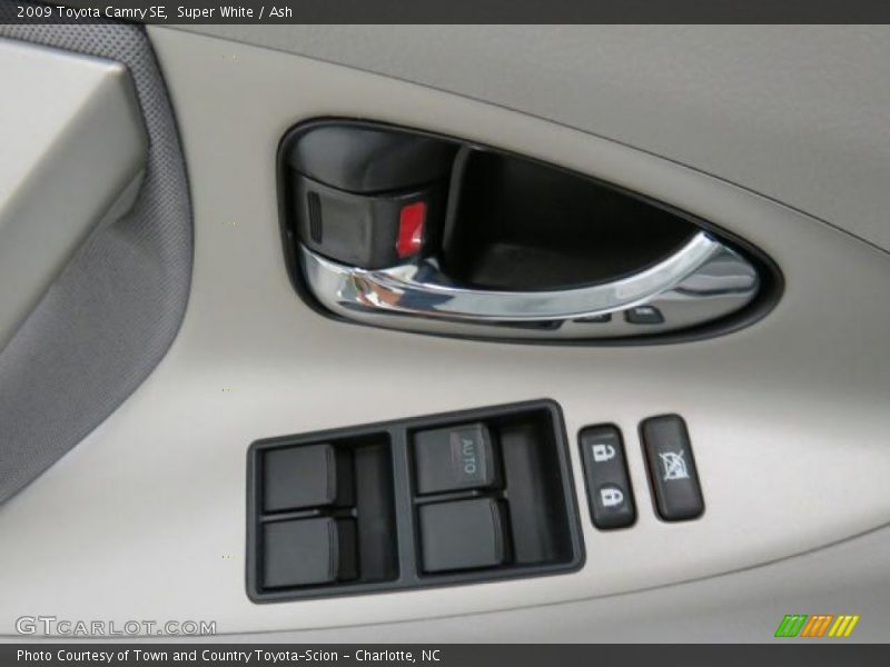 Super White / Ash 2009 Toyota Camry SE