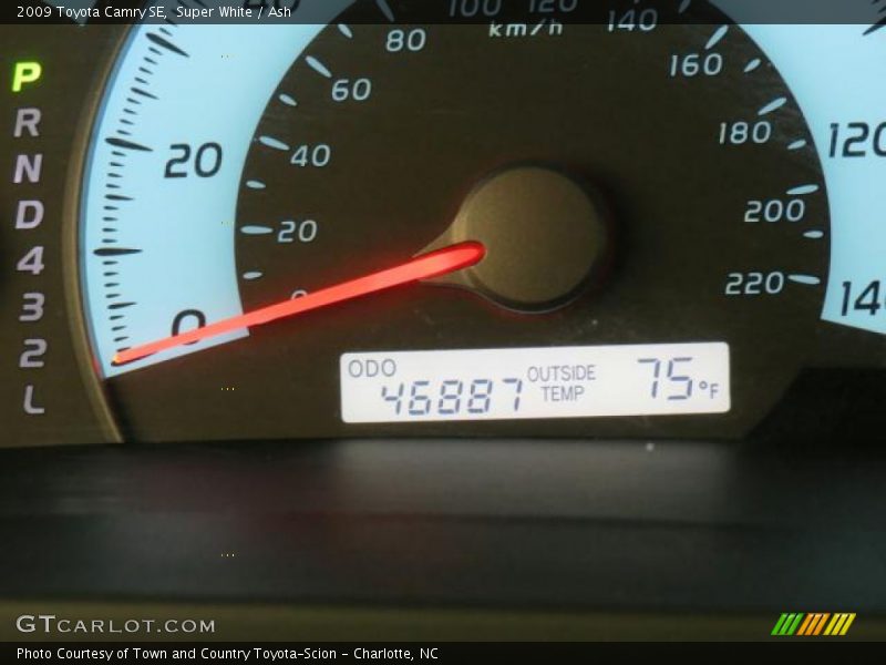 Super White / Ash 2009 Toyota Camry SE