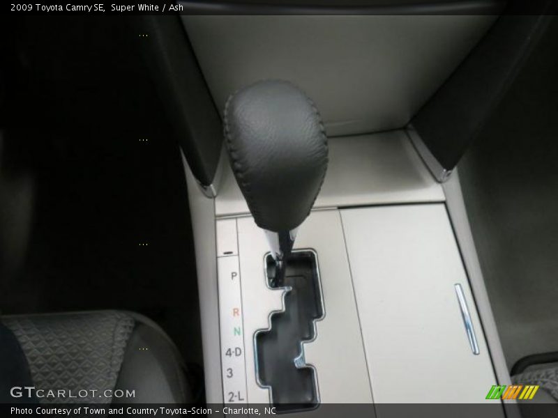 Super White / Ash 2009 Toyota Camry SE
