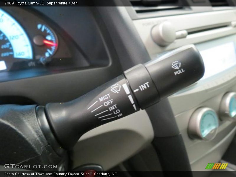 Super White / Ash 2009 Toyota Camry SE