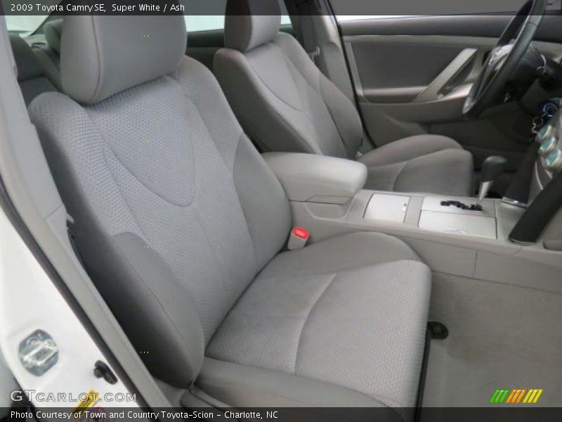 Super White / Ash 2009 Toyota Camry SE