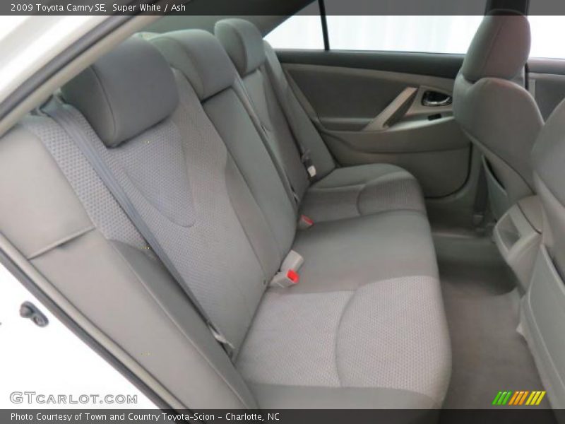 Super White / Ash 2009 Toyota Camry SE