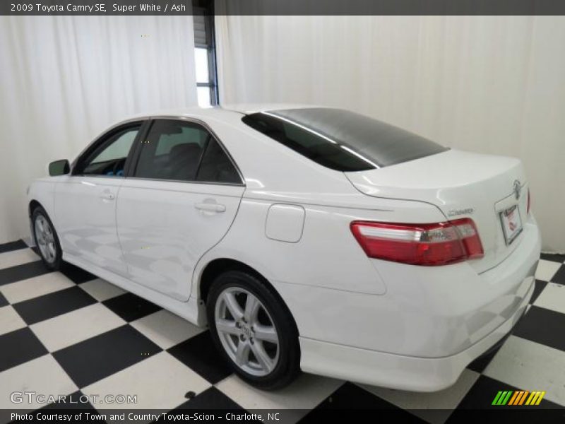 Super White / Ash 2009 Toyota Camry SE