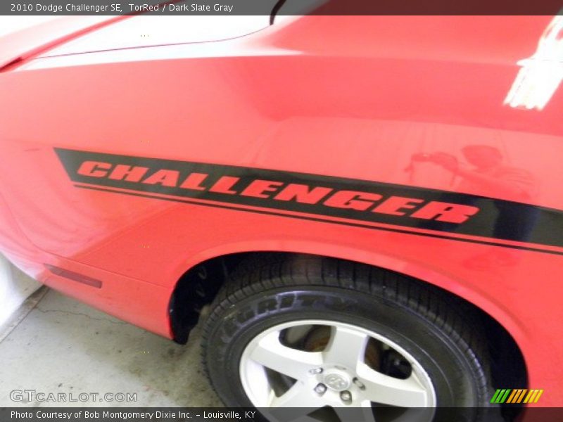 TorRed / Dark Slate Gray 2010 Dodge Challenger SE