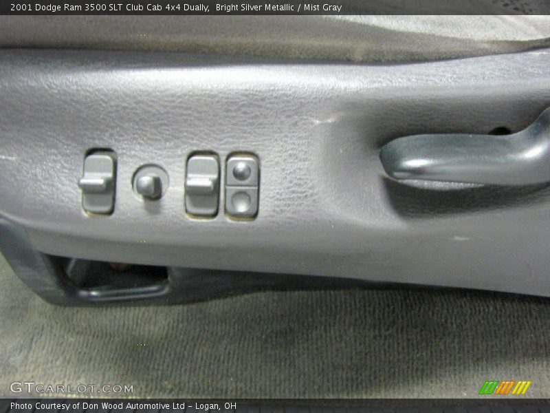 Bright Silver Metallic / Mist Gray 2001 Dodge Ram 3500 SLT Club Cab 4x4 Dually