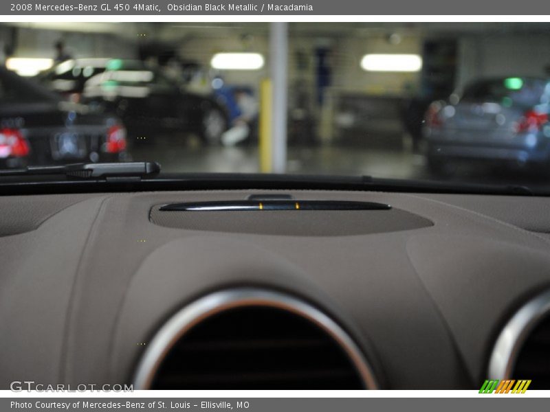 Obsidian Black Metallic / Macadamia 2008 Mercedes-Benz GL 450 4Matic