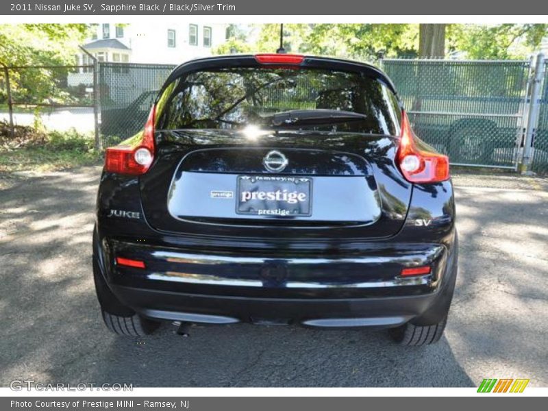 Sapphire Black / Black/Silver Trim 2011 Nissan Juke SV