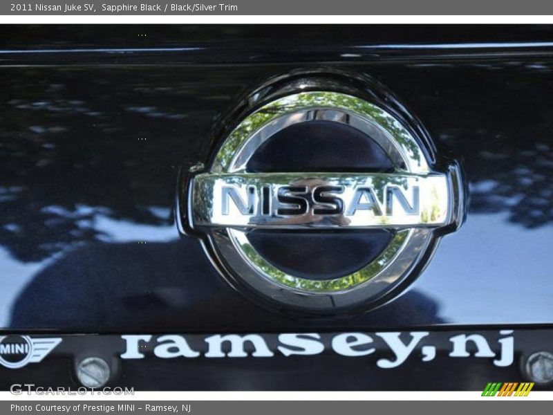 Sapphire Black / Black/Silver Trim 2011 Nissan Juke SV