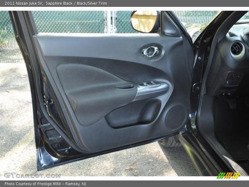 Sapphire Black / Black/Silver Trim 2011 Nissan Juke SV