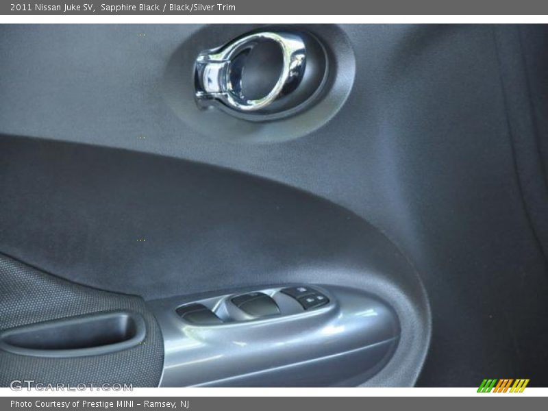 Sapphire Black / Black/Silver Trim 2011 Nissan Juke SV