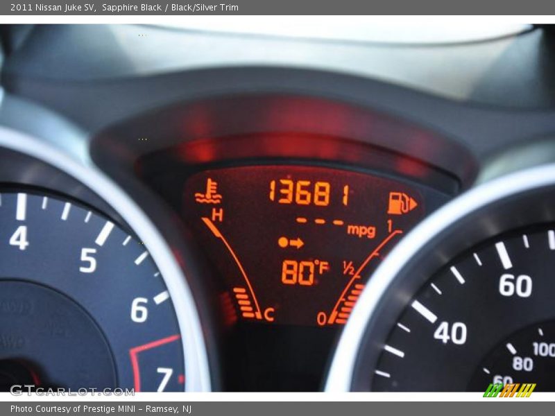 Sapphire Black / Black/Silver Trim 2011 Nissan Juke SV
